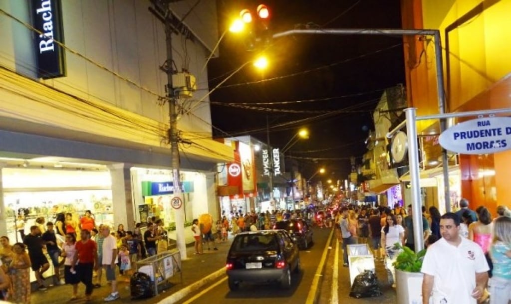 Comércio abre até 22h para compras de dia dos pais em Marília