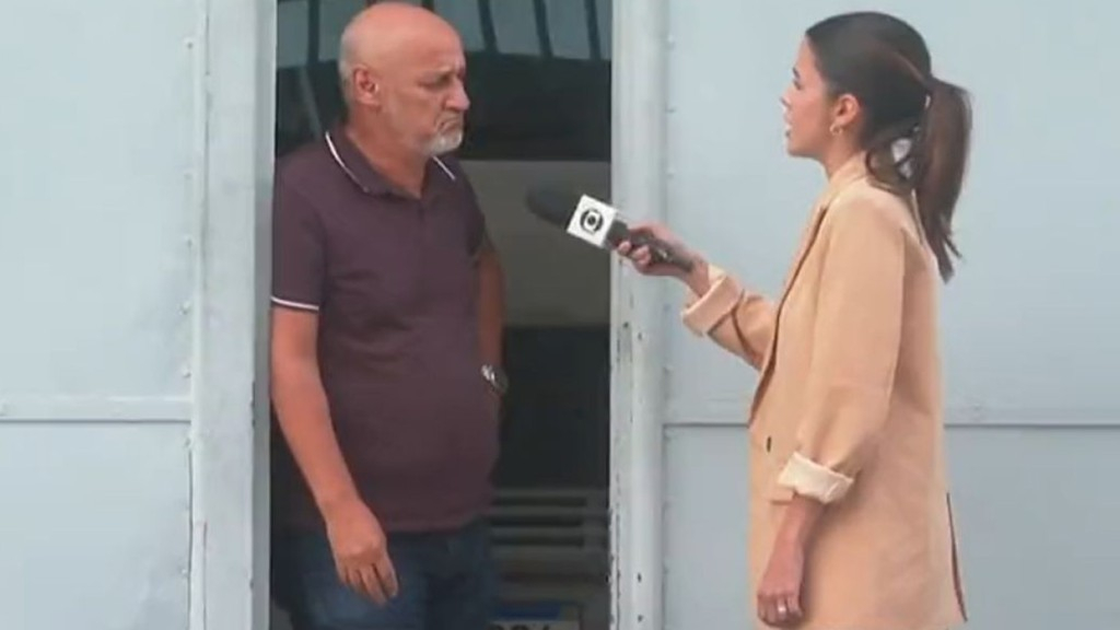 Repórter viraliza após usar truque para entrevistar homem: ‘Jornalista do ano’