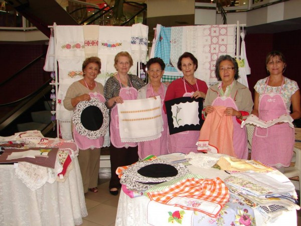 Bazar do Dia das Mães arrecada recursos para Apae