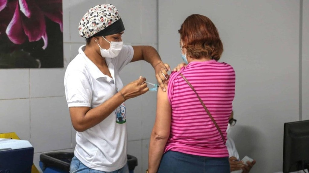Covid-19: vacina bivalente começa a ser aplicada amanhã; veja grupos