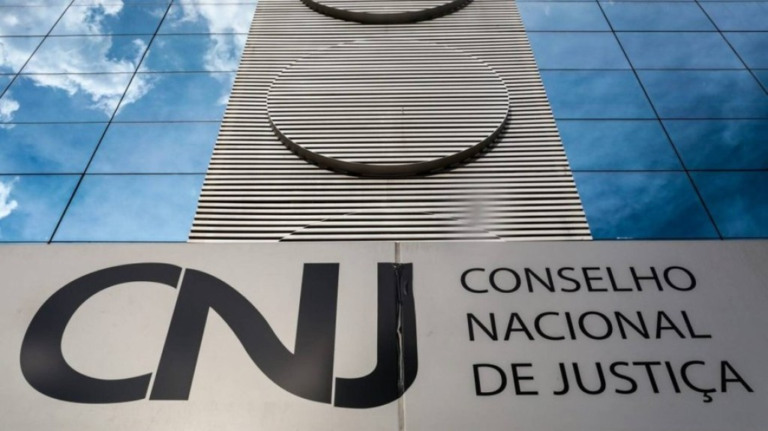 CNJ suspende redes sociais de juízes após posts político-partidários