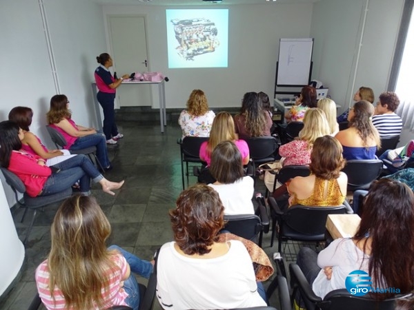 Curso de mecânica para mulheres tem casa cheia