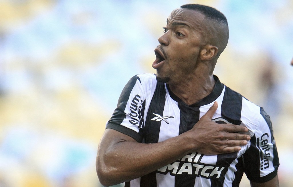 Botafogo vence o Fluminense por 4 a 2 em jogo emocionante no Maracanã