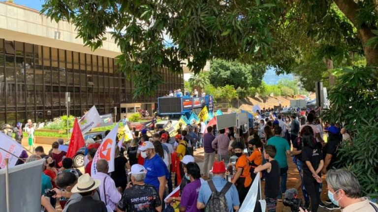 Servidores criticam falta de diálogo com governo sobre reajuste