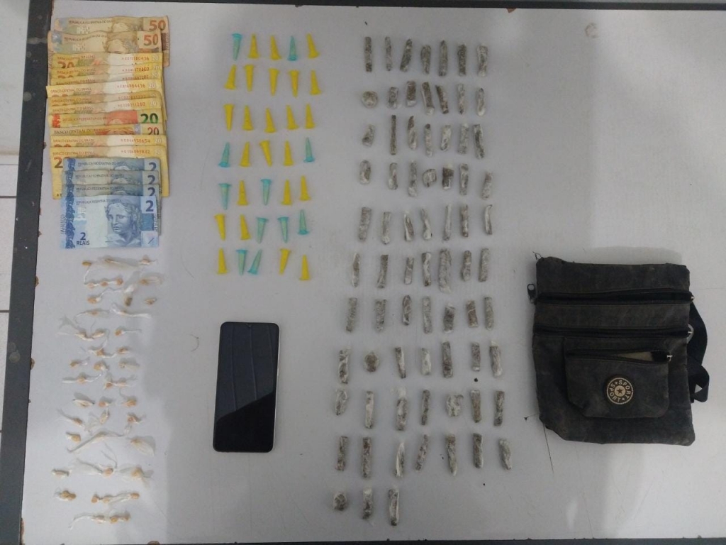 Moradores denunciam, PolÃcia apreende drogas e prende suspeito em MarÃlia Moradores denunciam, PolÃcia apreende drogas e prende suspeito em MarÃlia