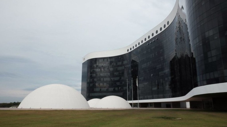 TSE muda regra a 10 dias da eleição e recebe críticas de especialistas