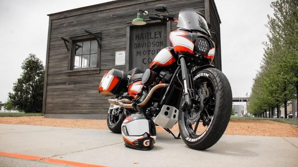 Harley-Davidson presta tributo a Willie G com moto customizada