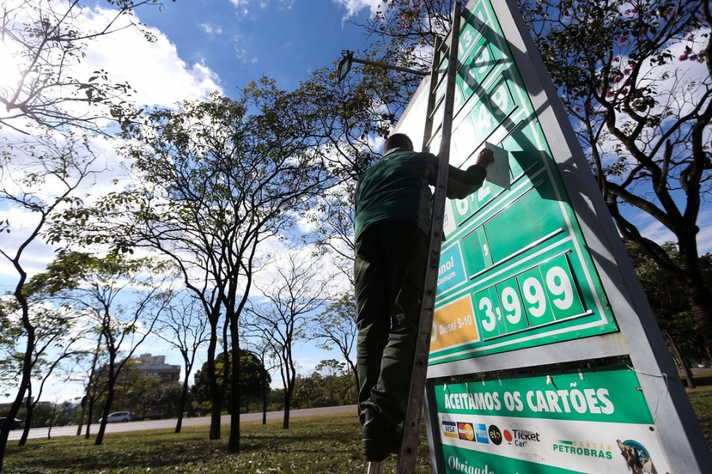 Petrobras reajusta preços do Diesel e da gasolina