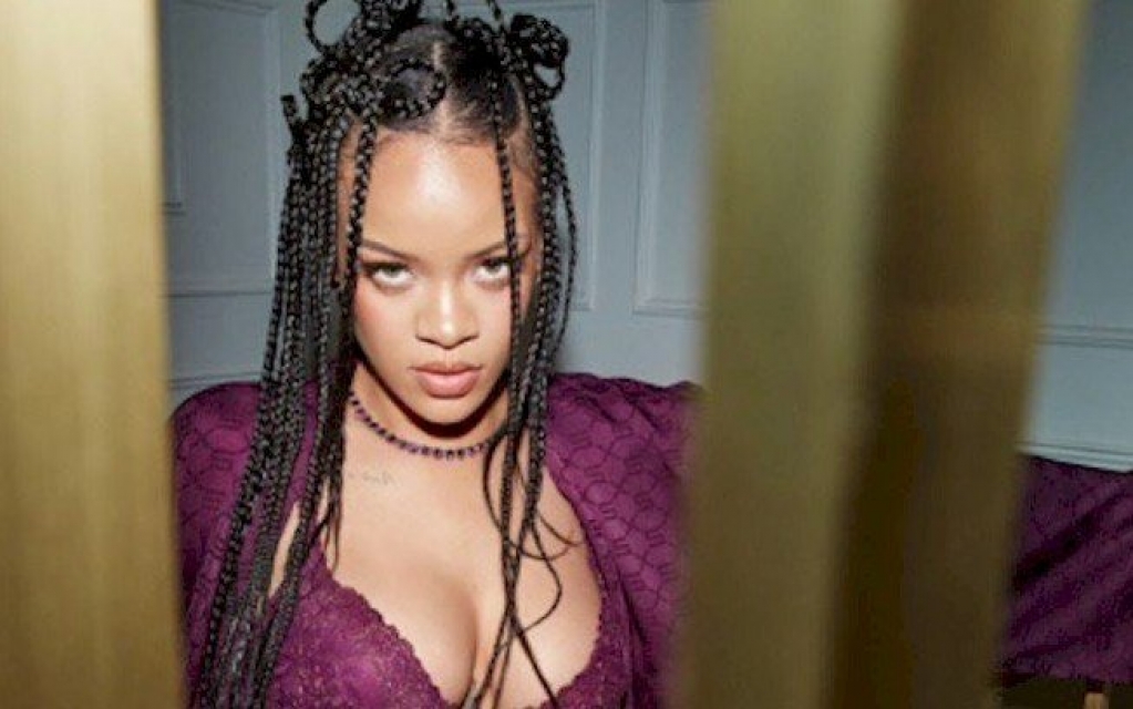 Rihanna anuncia inauguração das lojas físicas da Savage X Fenty Rihanna anuncia inauguração das lojas físicas da Savage X Fenty