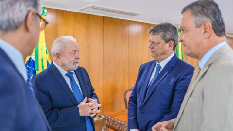 Tarcísio defende privatização do porto de Santos em encontro com Lula