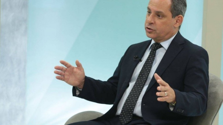 Presidente da Petrobras anuncia renúncia após pressão do governo