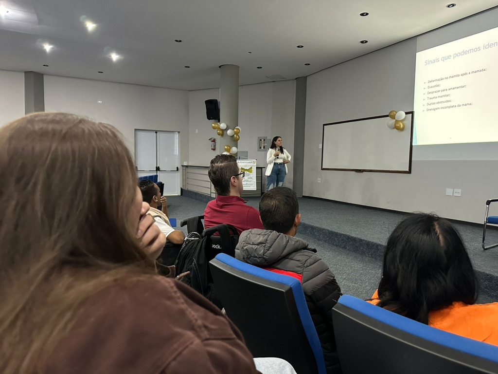 HBU incentiva aleitamento materno com roda de conversa e palestras no Agosto Dourado