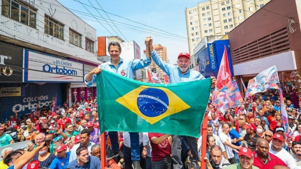 Lula rebate Bolsonaro: 'Nordestino não pode votar nesse negacionista'