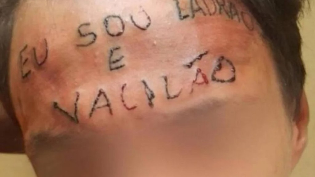 Homem que teve testa tatuada com 'sou ladrão e vacilão' é preso