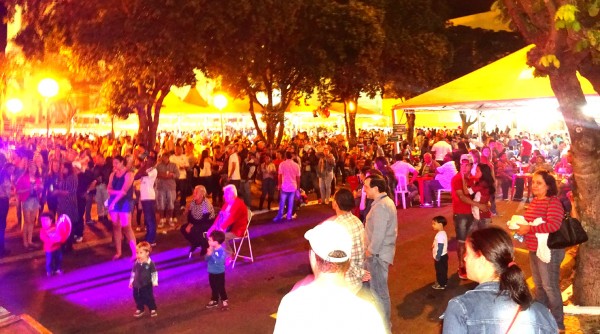 Quermesse lota na abertura e tem mais diversão até domingo