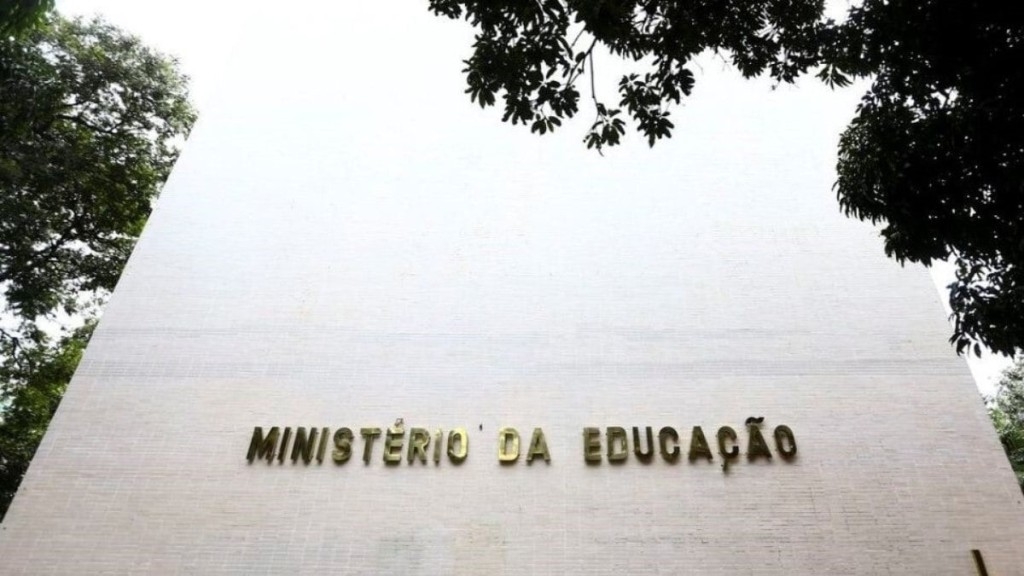 Agência Brasil MEC ofertará 80 mil bolsas a estudantes de cursos de licenciatura Agência Brasil MEC ofertará 80 mil bolsas a estudantes de cursos de licenciatura