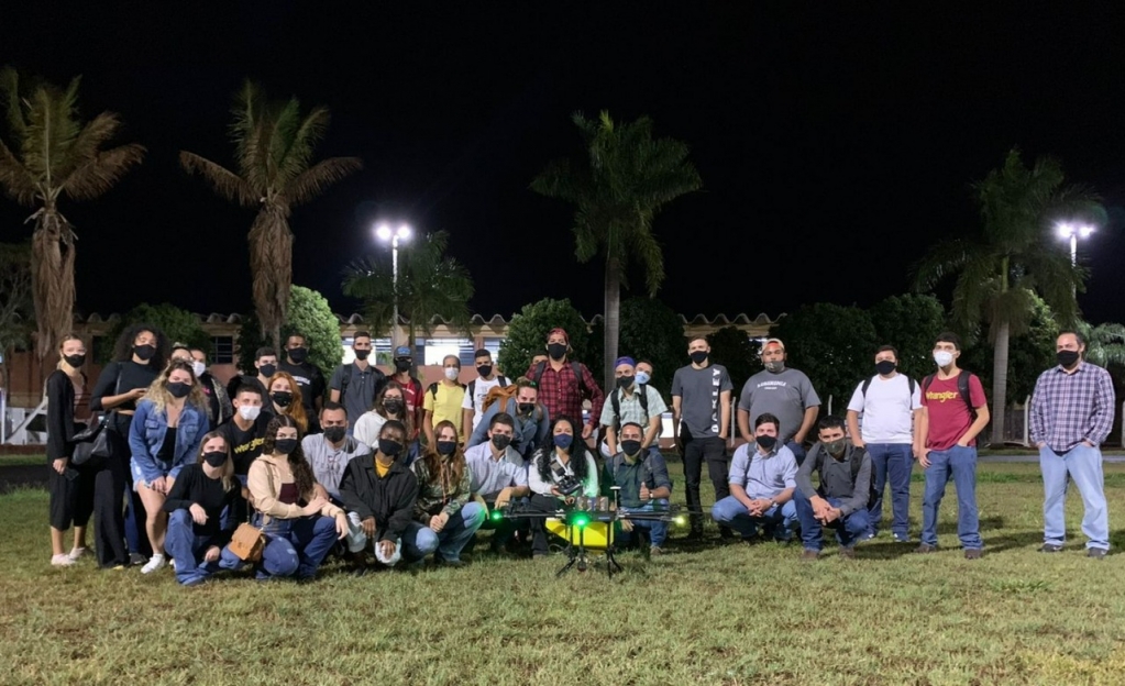 Engenharia Agronômica da Unimar faz aula com drones pulverizadores