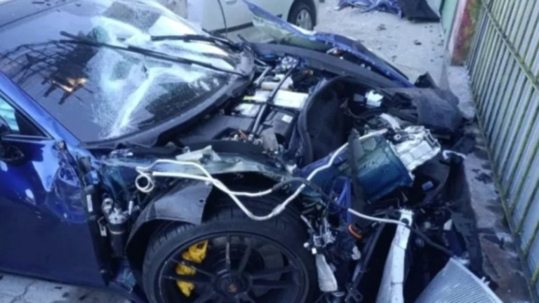 Reprodução / Redes sociais – 01/04/2024 Destroços dos carros envolvidos no acidente que aconteceu na madrugada de domingo (31)
