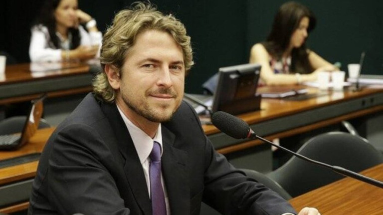Líder do PT não vê imoralidade em indicação política a ministérios