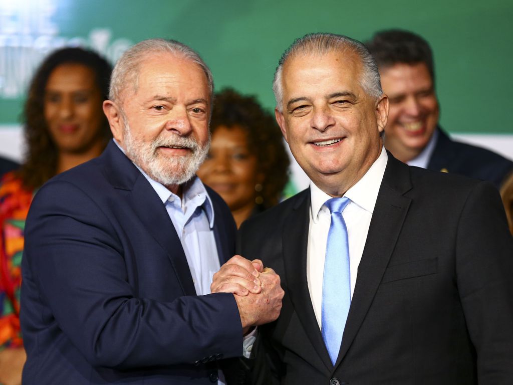 O presidente eleito, Luiz Inácio Lula da Silva, e o futuro ministro de Portos e Aeroportos, Márcio França, durante anúncio de novos ministros que comporão o governo.. Foto: Marcelo Camargo/Agência Brasil - 22.12.2022