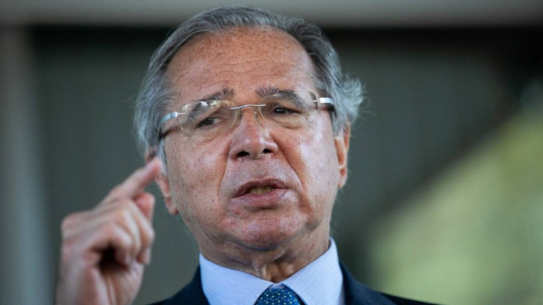 Guedes rebate críticas sobre PEC Eleitoral: ‘Deixamos morrer de fome?’