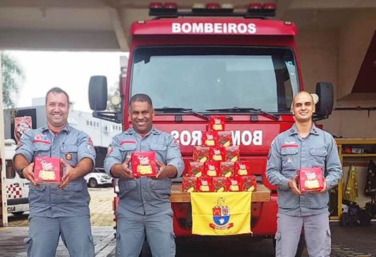 Bombeiros levam panetone e solidariedade a famílias em Marília