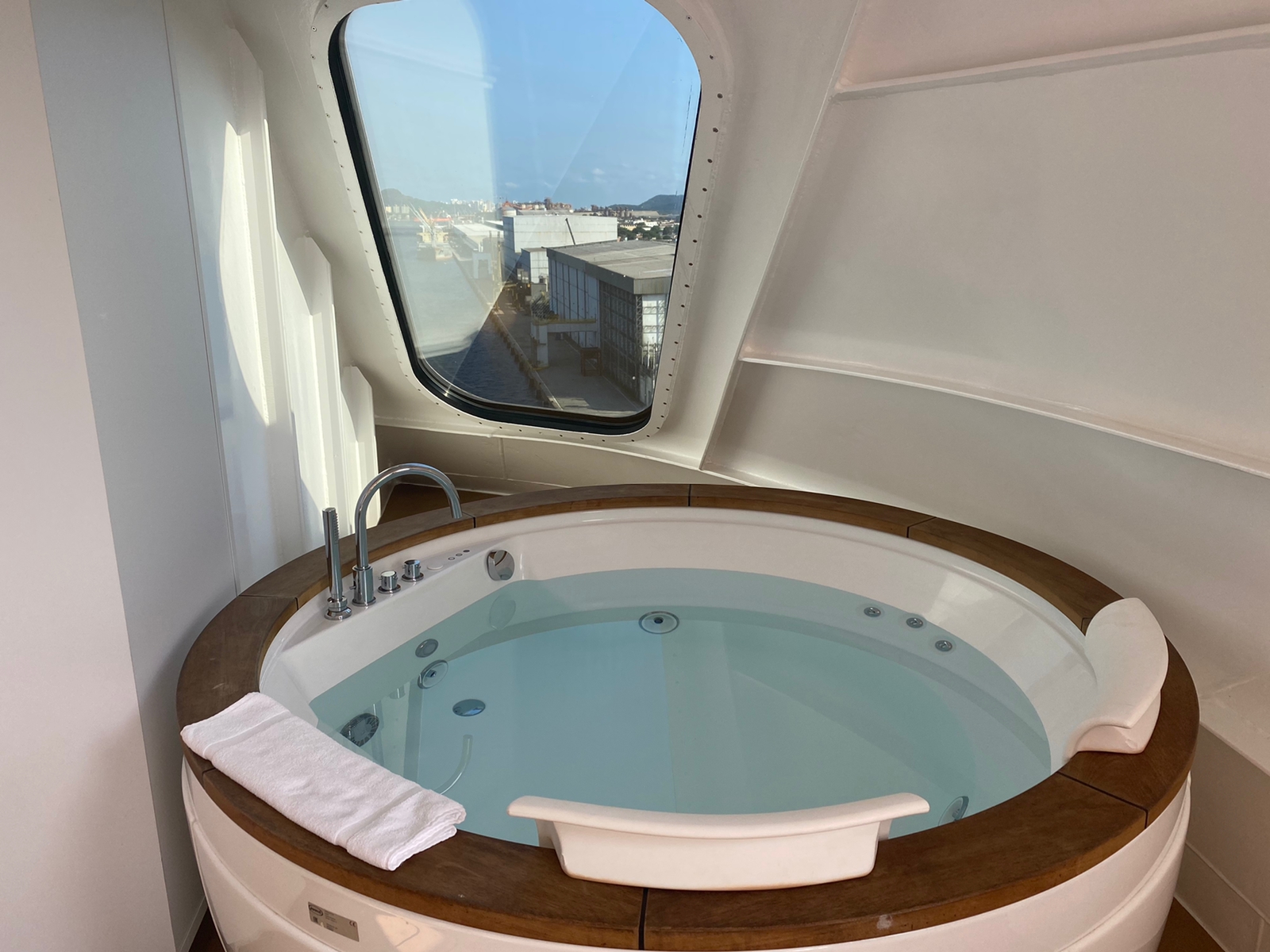 Cabines do MSC Yacht Club têm hidromassagem. Foto: Gabrielle Gonçalves/iG Turismo