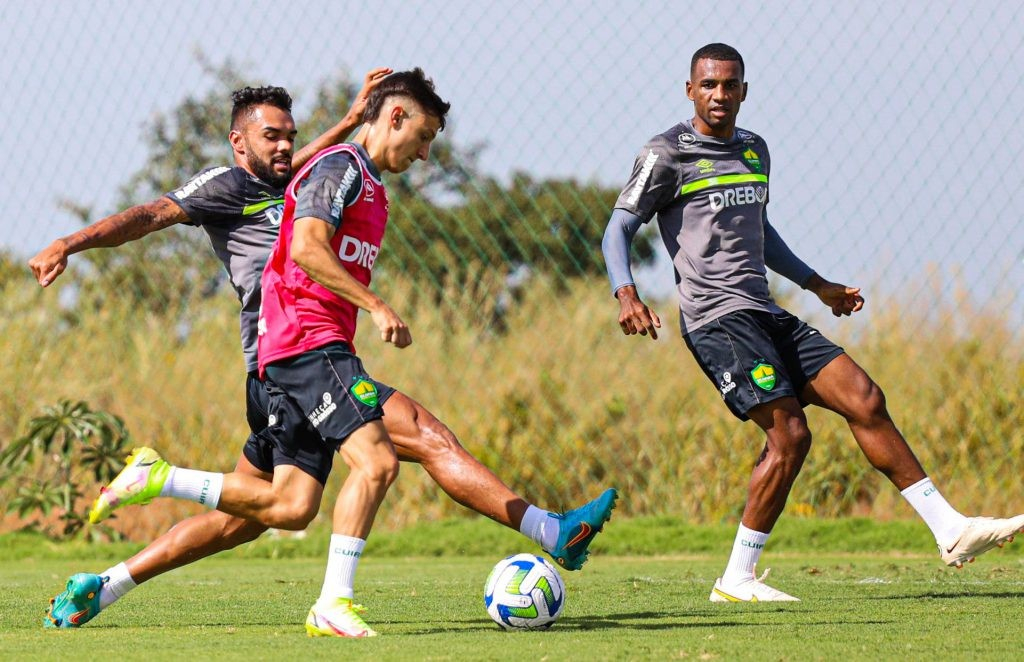 Cuiabá enfrenta o Cruzeiro em Minas Gerais pelo Brasileirão, nesta segunda-feira