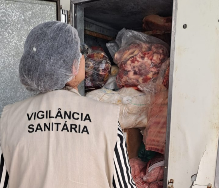 Fiscalização flagra irregularidades e inutiliza dezenas de quilos de carne em Marília