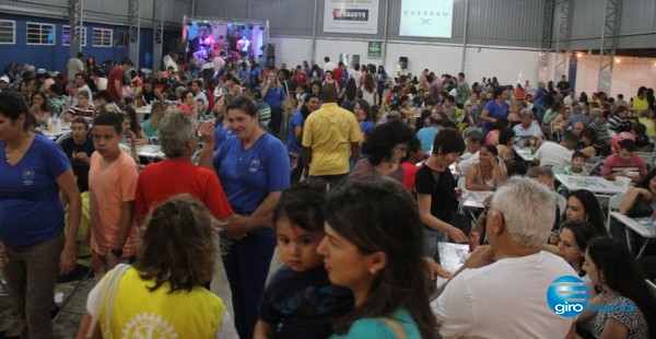 Feira da Bondade na Apae; diferentes frentes de trabalho voluntário e mesmo atendimento –