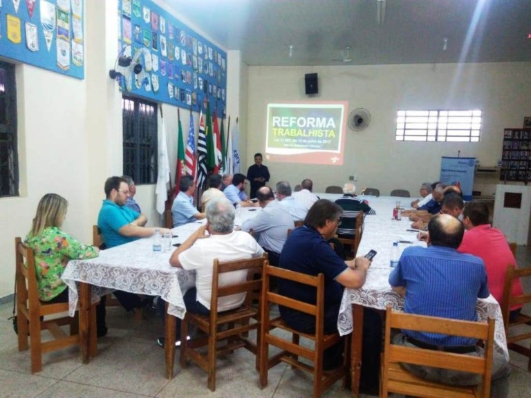 Palestra para empresários explica reforma trabalhista em Marília