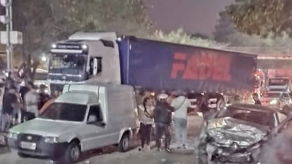 RJ: Acidente na Avenida Brasil deixa três mortos e dois gravemente feridos
