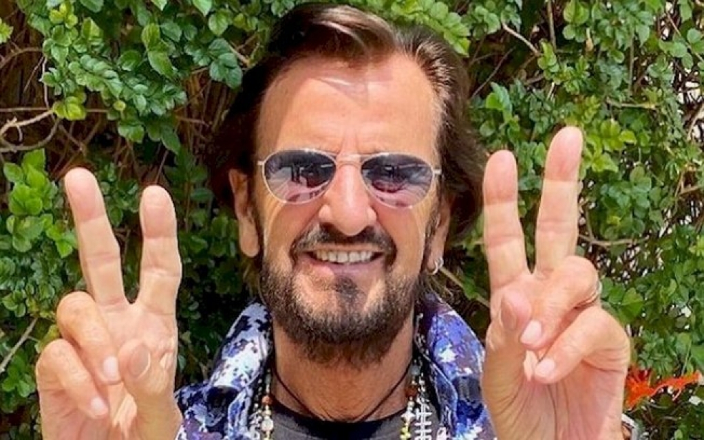 Ringo Starr: membros de sua banda testam positivo para o coronavírus Ringo Starr: membros de sua banda testam positivo para o coronavírus