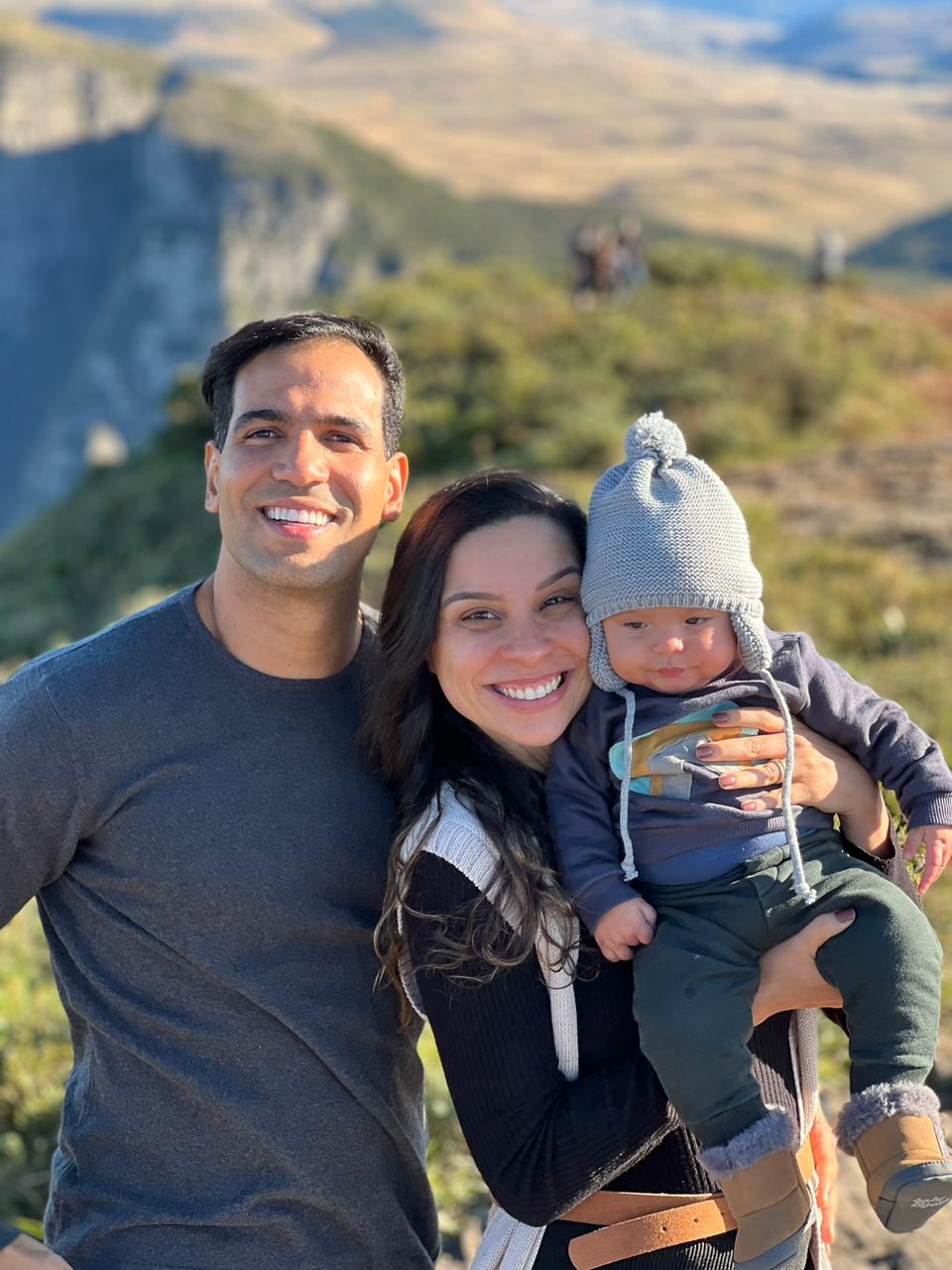 A administradora Lorena com o filho Henrique e o marido em Florianópolis. Foto: Arquivo pessoal