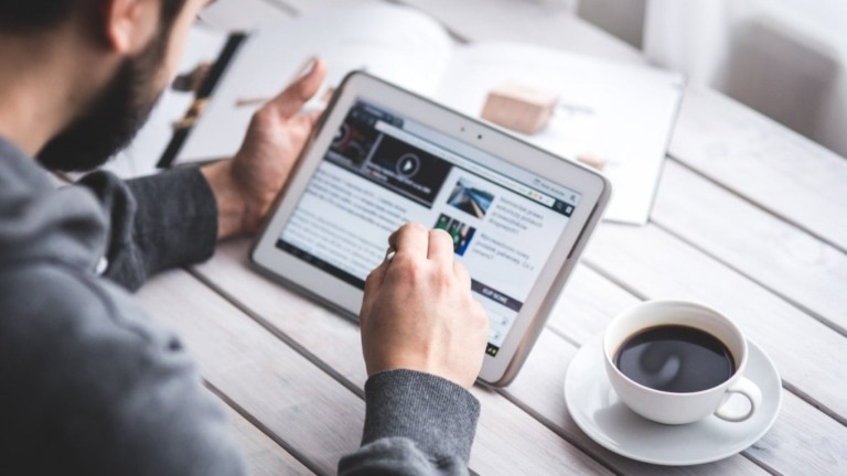 FreePik Internet redefine o cenário do consumo de notícias no Brasil