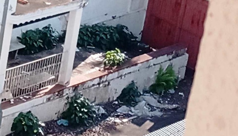 Morador acusa sujeira e abandono em prédio do Estado no centro de Marília