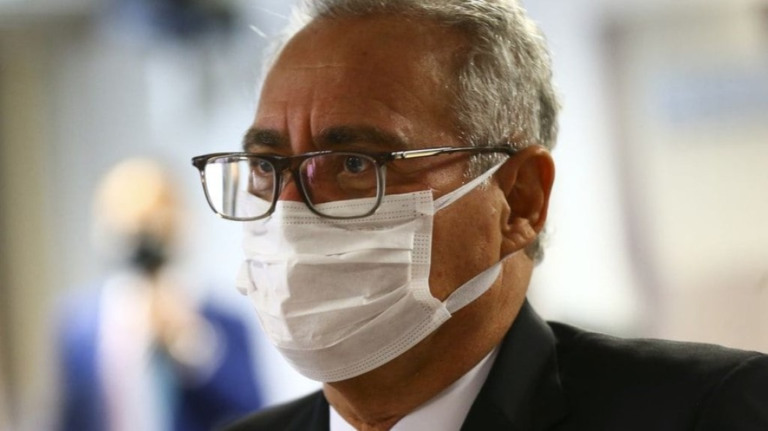Renan Calheiros solicita ao STF a extradição de Bolsonaro
