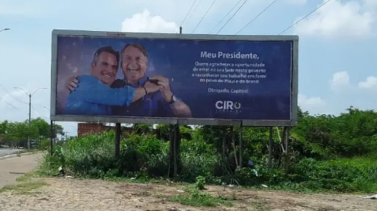 Ciro Nogueira homenageia Bolsonaro com outdoors no Piauí