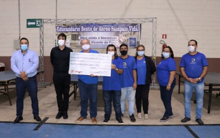Repasse de arrecadação com zona azul rende R$ 10 mil para Educandário