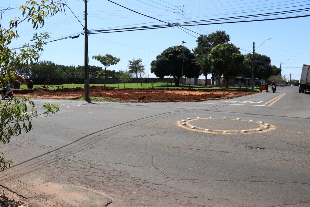 Acesso para bairro Figueirinha ganha rotatória na zona norte de Marília Acesso para bairro Figueirinha ganha rotatória na zona norte de Marília