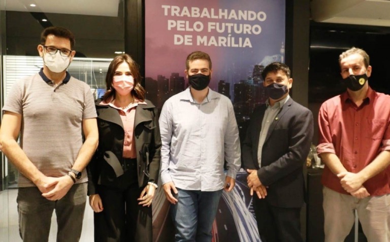 Diretores da Construcasa Bordignon com o presidente da Acim, Adriano Luís Martins