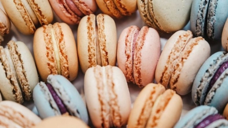 Redação GPS Para entrar no clima francês: saiba onde comer macarons em Brasília