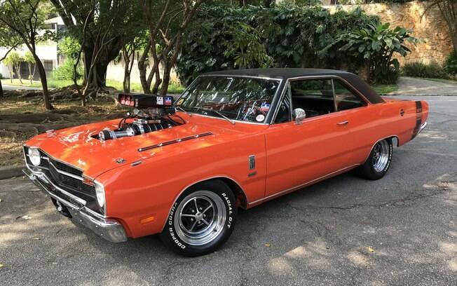 Dodge Dart laranja