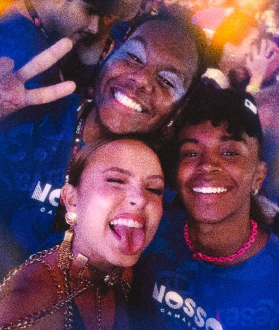 Larissa Manoela vai à Sapucaí com Jean Paulo Campos. Foto: Reprodução/Instagram