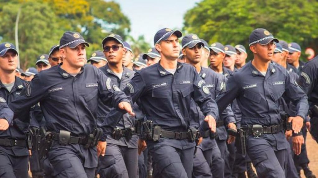 Bolsonaro anuncia crédito habitacional de R$ 100 milhões para policiais; conheça