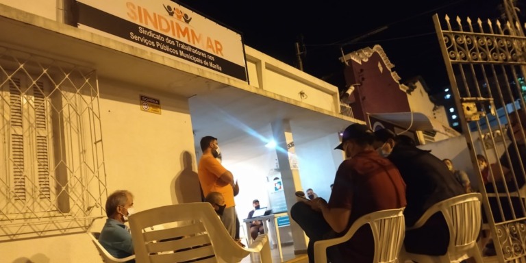 Agentes durante assembleia no sindicato dos servidores em abril – Divulgação