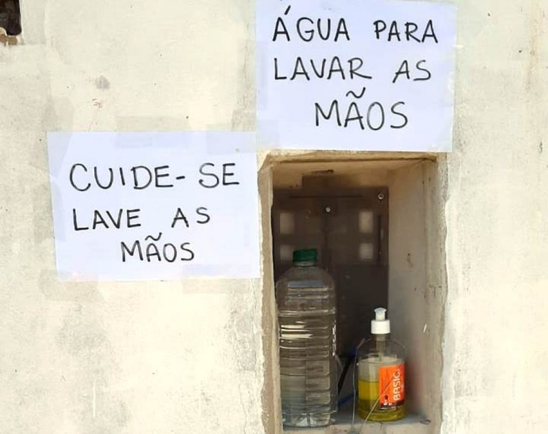 Moradora de Marília fornece sabão e água para cuidados de pessoas em rua