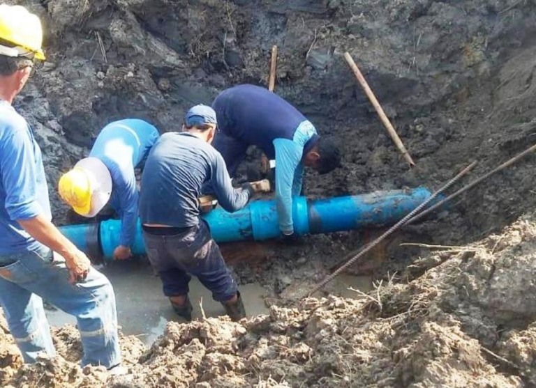 Prefeitura ameaça punir desperdício e até racionar água; anuncia melhoria na zona norte