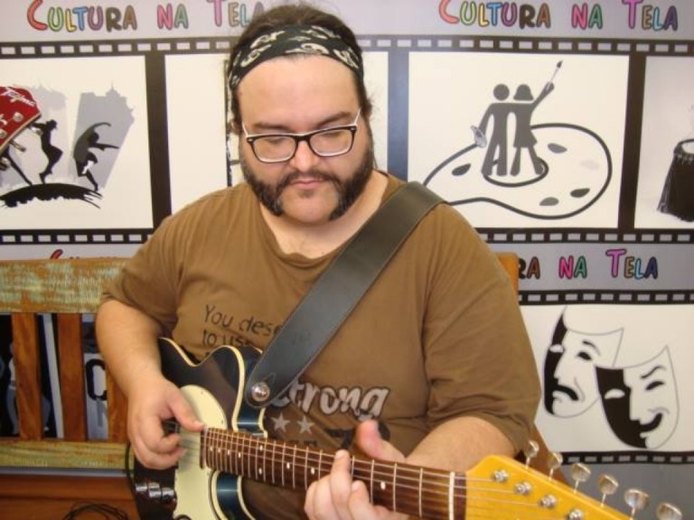 Luto – Cidade perde músico e professor Alex Vernasque, 42 anos