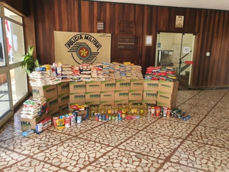 Vacinação para agentes de forças de segurança arrecada 691,4kg de alimentos em Marília
